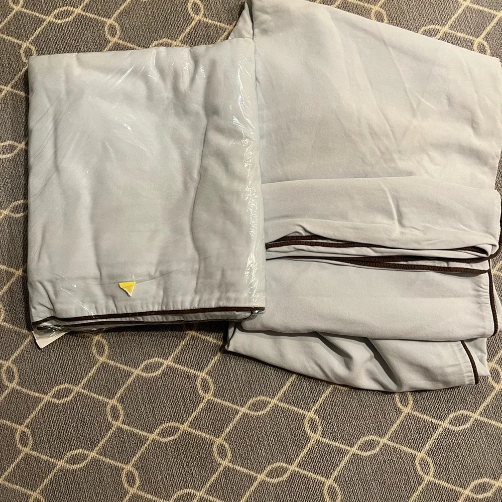 Restoration hardware light blue 2 duvet covers for twin 3window and pillow